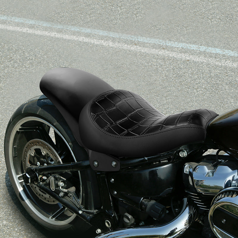 C.C.RIDER Custom Short Oval Rear Fender With Crocodile Print Solo Seat In Black Gelcoat Finish Fit For Harley Softail Breakout FXBR FXBRS, 2018-2023